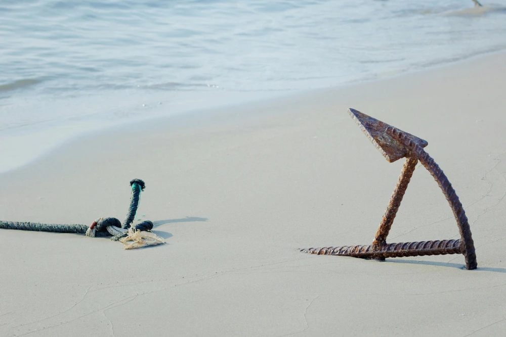 Photo by Hải Nguyễn : https://www.pexels.com/photo/a-buried-steel-anchor-on-the-shore-7211793/